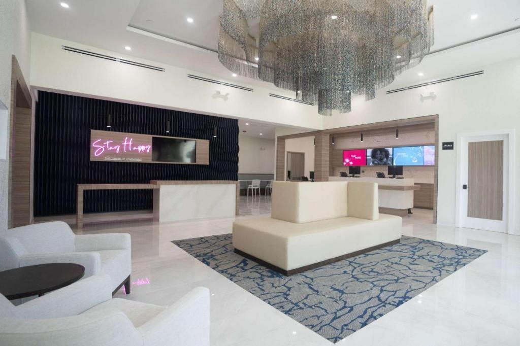 Daskk Near Universal Blvd, Ascend Collection Hotel 2*